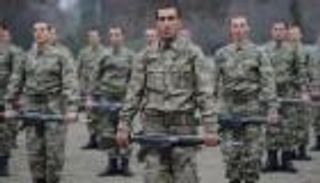 الجيش التركي يسعى لتجنيد 30 ألف جندي بعد اعتقال وتسريح الآلاف