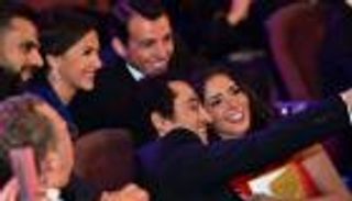 أحمد حلمي يبعث برسالة غزل لمنى زكي