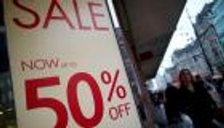 البرد في بريطانيا يقفز بمبيعات التجزئة لأعلى مستوى في 14 عاما