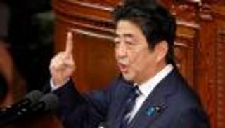 رئيس وزراء اليابان أول زعيم أجنبي يلتقي ترامب منذ انتخابه