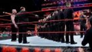 جولدبرج يدمر رجال الأمن بعد في مشادة مع هايمان