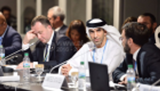 الإمارات تستعرض إنجازاتها في تنويع مصادر الدخل