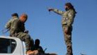 بالصور.. معركة تطويق الرقة تحتدم عند مرتفع إستراتيجي