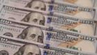 الدولار عند أعلى مستوى في 13 عاما