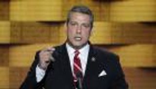 نائب شاب يتحدى زعيمة الأقلية الديمقراطية بالنواب الأمريكي