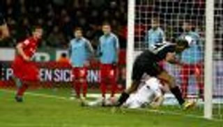 لايبزيج يسقط ليفركوزن وينفرد بصدارة الدوري الألماني