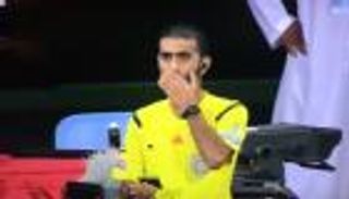 "سماعة الأذن" تتسبب في طرد لاعب الجزيرة الإماراتي