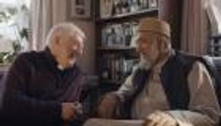 صداقة بين إمام وكاهن.. وسيلة أمازون لنشر التسامح 