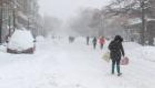 الغرب الأوسط في أمريكا يستقبل أول عاصفة ثلجية لهذا الشتاء