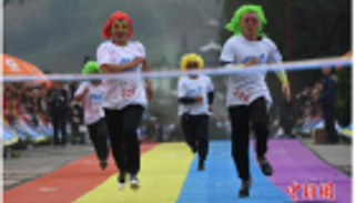 بالصور.. مسابقة الكعب العالي للرجال بالصين