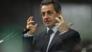 الفرنسيون يختارون مرشحا رئاسيا من اليمين لمنافسة لوبان