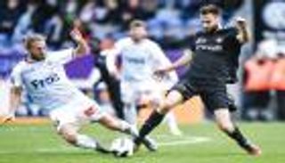 بالفيديو.. الرياح "تتآمر" على حارس مرمى دنماركي