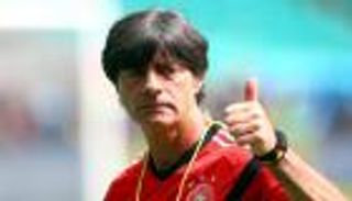 لوف ينوي اختبار شباب الماكينات في كأس القارات