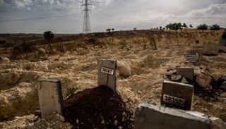 مقابر لضحايا هجمات كيماوية 