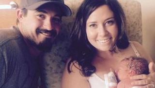 مادي وزوجها مع المولود