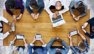 الاهتمام بالتواصل الاجتماعي تحول إلى هوس
