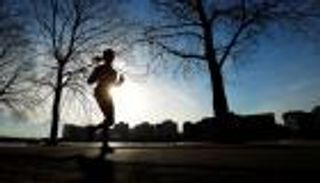 المشي أفضل من التدريبات لعلاج القلق