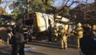 مقتل 6 أطفال وجرح 23 في تحطم حافلة مدرسية بأمريكا