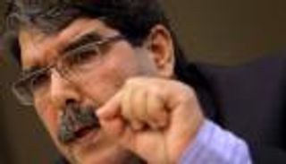 لماذا أصدرت أنقرة مذكرة اعتقال بحق أبرز قيادي كردي سوري؟