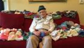 بالفيديو.. ثمانيني أمريكي يتعلم الحياكة لهذا السبب