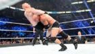 "الأسطورة" جولدبرج يسحق "الوحش" بروك ليسنر في 90 ثانية