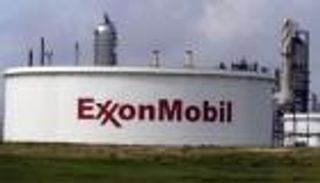 4 مصابين في حريق برابع أكبر مصفاة نفط بأمريكا 