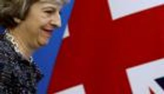 بريطانيا ترفع الأجور وتخفض الضرائب قبل تحديات "البريكست"