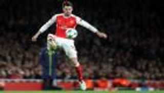 مدافع أرسنال يسخر من خيبة توتنهام الأوروبية