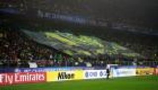 1000 مشجع يدعمون سيونبوك في ملعب "هزاع"&lrm;