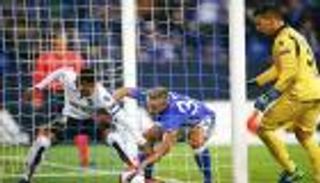 شالكه يهزم نيس بسهولة ليؤكد صدارته الأوروبية