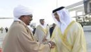 الرئيس السوداني يصل الإمارات ومنصور بن زايد في مقدمة مستقبليه