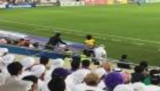 بالفيديو.. زلاتكو يجري تبديلات العين من المدرجات