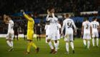 سوانزي يهزم كريستال بالاس في مباراة مجنونة