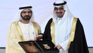 الشيخ محمد بن راشد خلال حفل تسليم الجوائز في الدورة السابقة