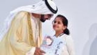 بالفيديو: الشيخ محمد بن راشد يكرم أوائل الإمارات.. من هم؟