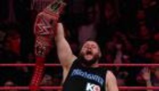 أوينز يحتفظ بلقب WWE العالمي بمساعدة "المقنّع" جيريكو