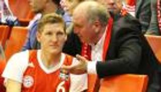 هونيس يحرض شفاينشتايجر على الانتقام من يونايتد