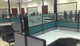 المكاتب فارغة 