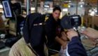 بصمة العين.. عملة الشراء في مخيم الزعتري للاجئين السوريين