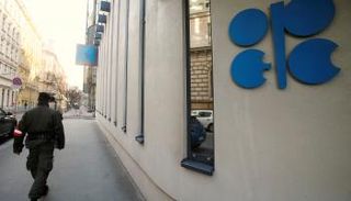 أوبك تبحث تجميد إنتاج إيران النفطي