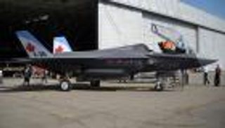 مقتل طيار في تحطم طائرة حربية في كندا