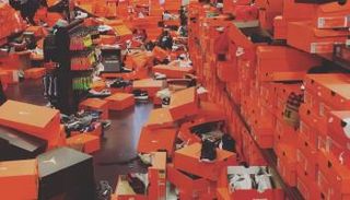 فوضى في متجر لنايكي بأمريكا