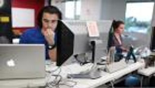 موظفو بريطانيا يهدرون 5.6 يوم عمل سنويا على مواقع التواصل