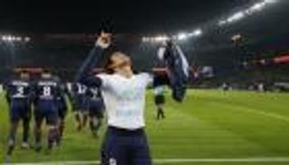 بالفيديو.. احتفال حزين لكافاني في أول مئوية له مع سان جيرمان