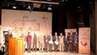 بالصور: "أبو سنة" يفوز بجائزة ملتقى الشعر العربي الـ4