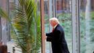 ترامب يكلف مساعدا واحدا بشؤون أجهزة المخابرات