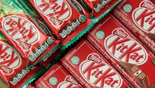 شوكولاتة كيت كات معروضة في متجر 