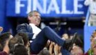 سانتوس يدين للاعبي البرتغال بترشحه لجائزة "الفيفا"