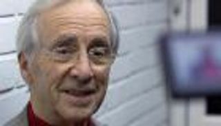 وفاة الممثل البريطاني أندرو ساكس عن عمر 86 عاما