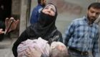 مأساة حلب.. عائلة فرقتها الحرب تجتمع بعد 18 شهرا.. وآلاف محاصرون